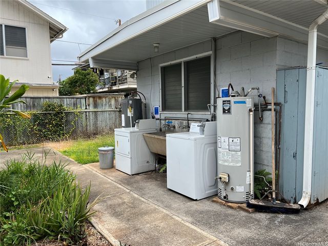 718 Hoawa Street A, Honolulu, HI 96826
