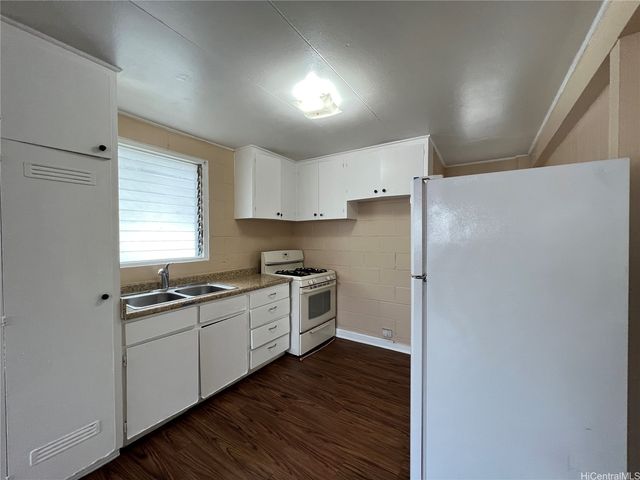 718 Hoawa Street A, Honolulu, HI 96826
