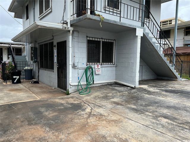 718 Hoawa Street A, Honolulu, HI 96826