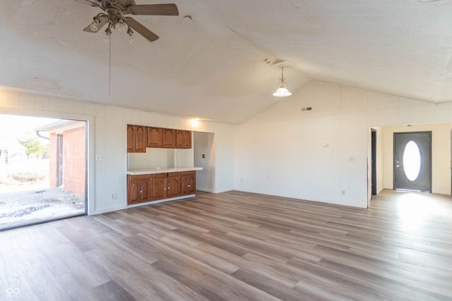 8457 E US 40, Fillmore, IN 46128