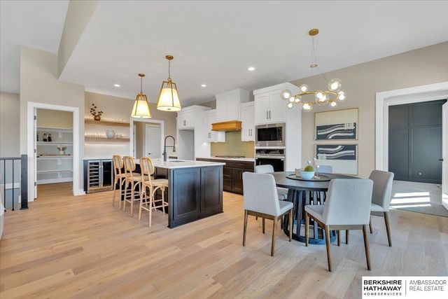 21348 Laurel Circle, Elkhorn, NE 68022