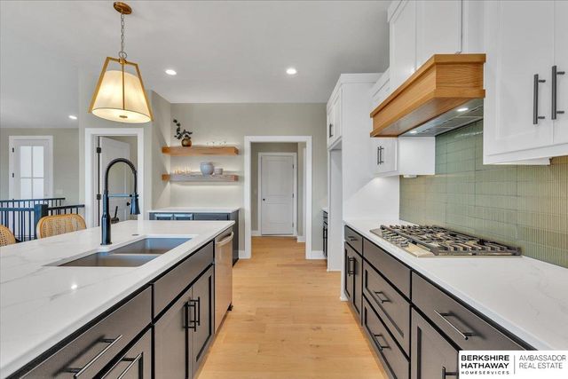 21348 Laurel Circle, Elkhorn, NE 68022
