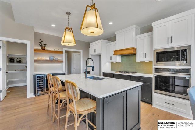 21348 Laurel Circle, Elkhorn, NE 68022