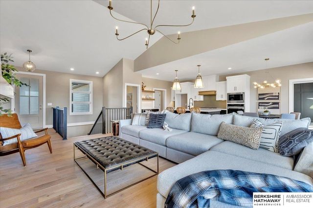 21348 Laurel Circle, Elkhorn, NE 68022