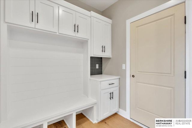 21348 Laurel Circle, Elkhorn, NE 68022