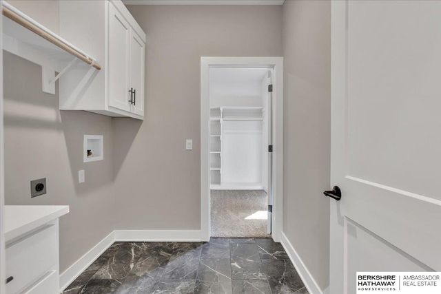 21348 Laurel Circle, Elkhorn, NE 68022