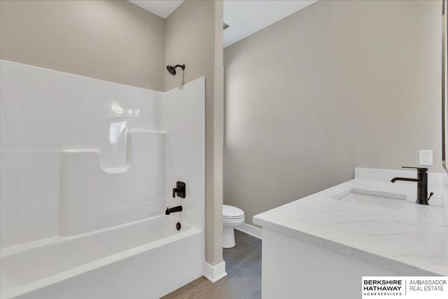 21348 Laurel Circle, Elkhorn, NE 68022