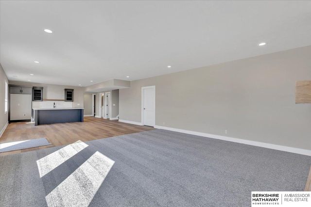 21348 Laurel Circle, Elkhorn, NE 68022
