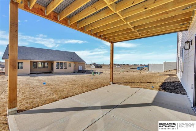 21348 Laurel Circle, Elkhorn, NE 68022