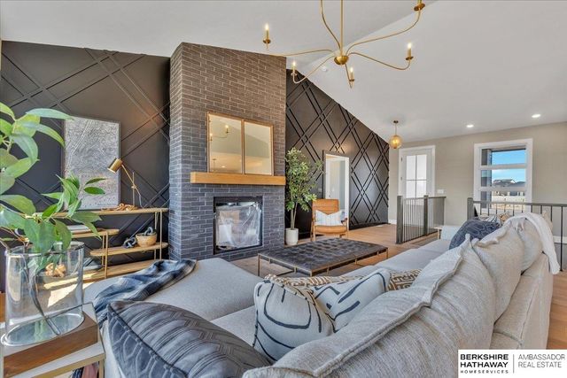 21348 Laurel Circle, Elkhorn, NE 68022