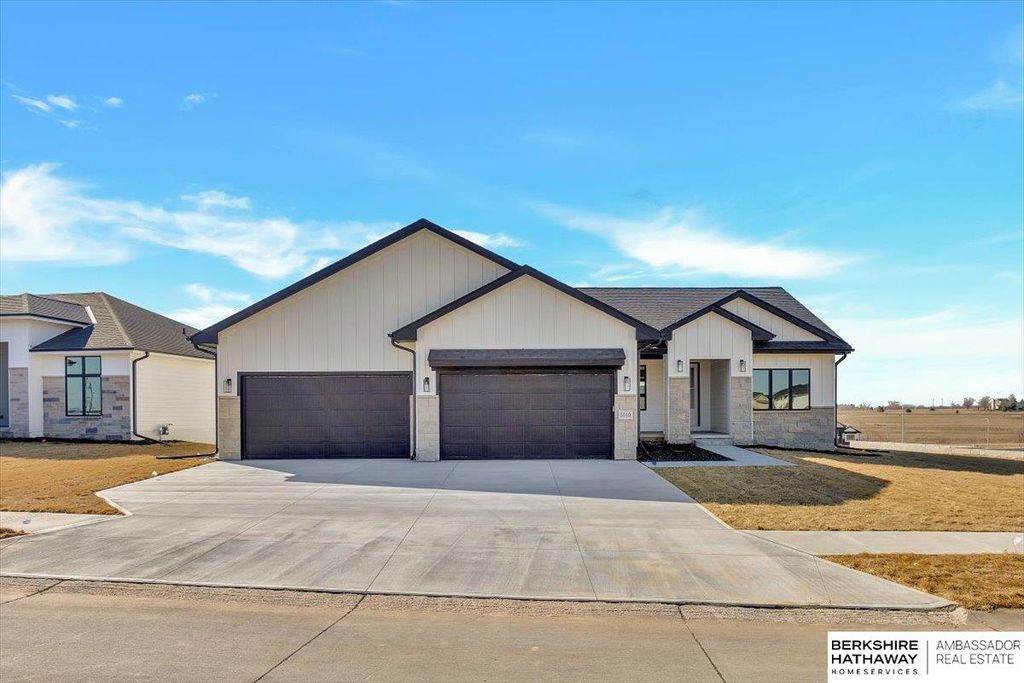 21348 Laurel Circle, Elkhorn, NE 68022