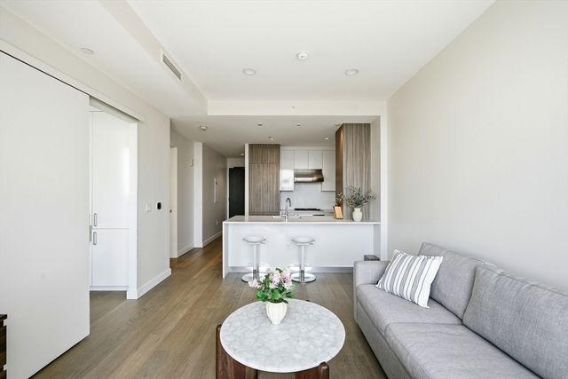 188 Brookline Ave 24F, Boston, MA 02215