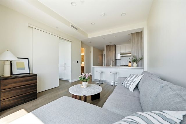 188 Brookline Ave 24F, Boston, MA 02215