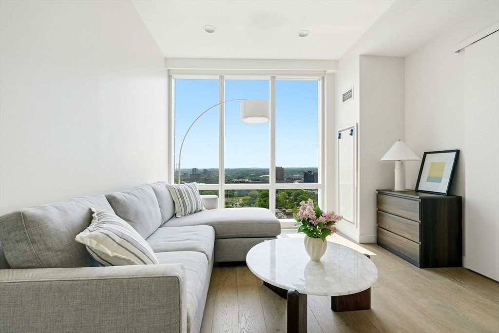 188 Brookline Ave 24F, Boston, MA 02215