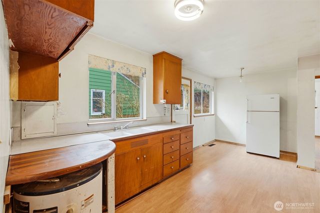 10012 8th Avenue NW, Seattle, WA 98177