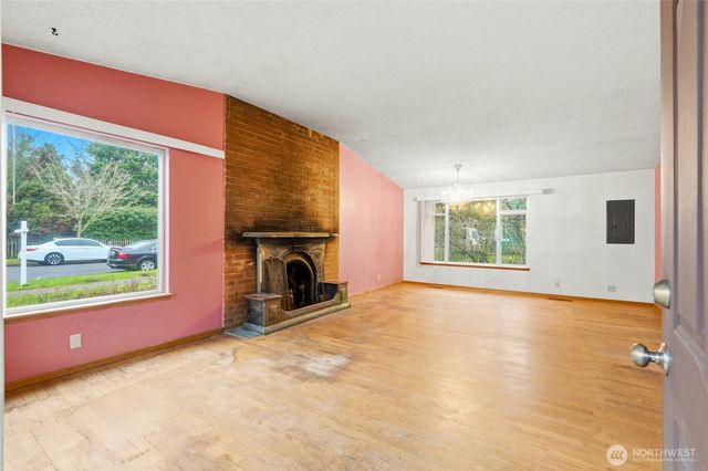 10012 8th Avenue NW, Seattle, WA 98177