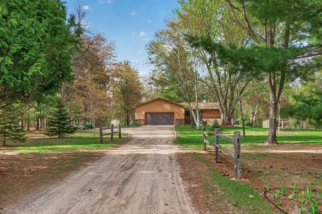 2107 189th Avenue NE, Cedar, MN 55011