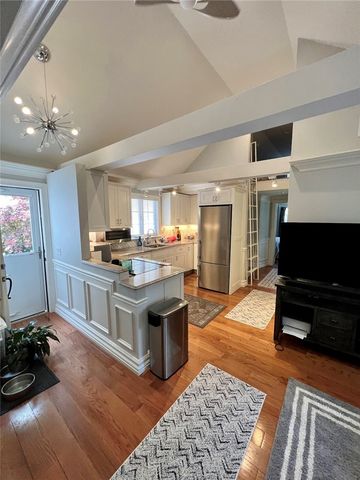 9 Old Jenckes Hill Road 3, Lincoln, RI 02865