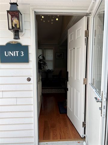 9 Old Jenckes Hill Road 3, Lincoln, RI 02865