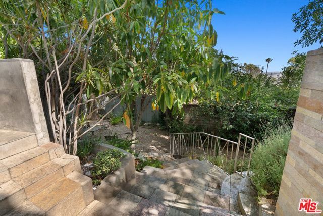 6630 Whitley Terrace, Los Angeles, CA 90068