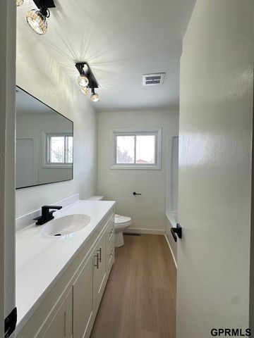 731 N 57th Street, Lincoln, NE 68505