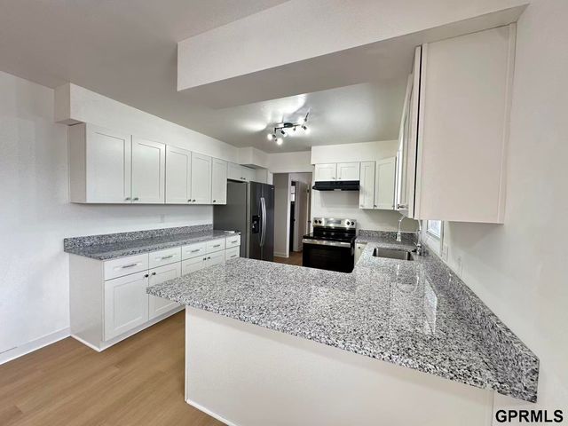 731 N 57th Street, Lincoln, NE 68505