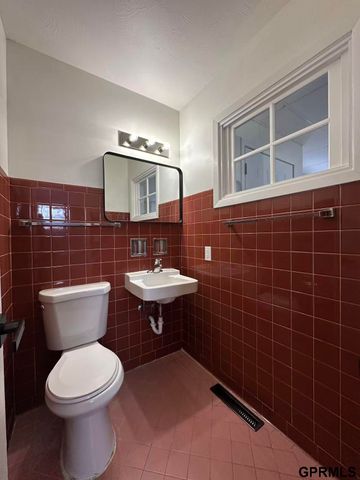 731 N 57th Street, Lincoln, NE 68505