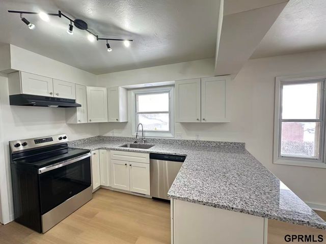 731 N 57th Street, Lincoln, NE 68505