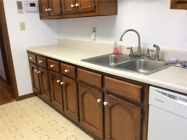 7090 Williamsburg Drive, Riverdale, GA 30274