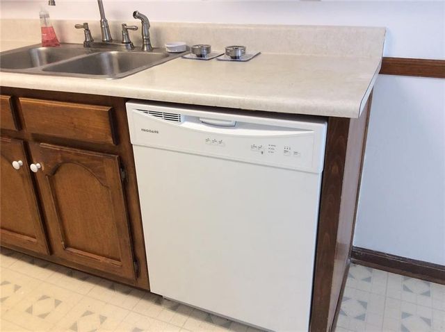 7090 Williamsburg Drive, Riverdale, GA 30274