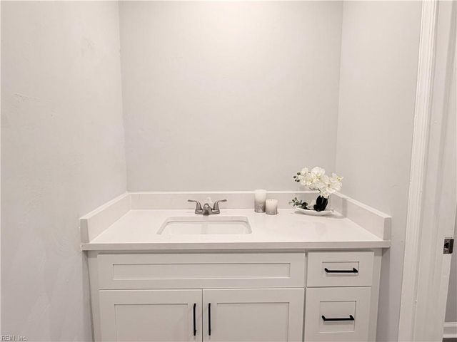 102 Foxcroft RD, Suffolk, VA 23435