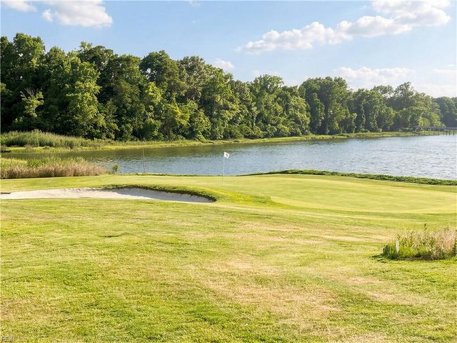 102 Foxcroft RD, Suffolk, VA 23435