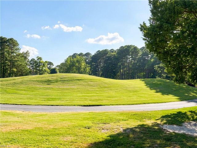 102 Foxcroft RD, Suffolk, VA 23435