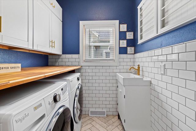 1821 N Vel R Phillips AVENUE, Milwaukee, WI 53212