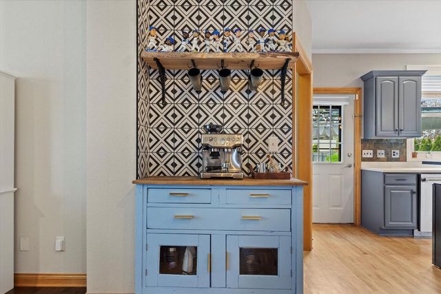 1821 N Vel R Phillips AVENUE, Milwaukee, WI 53212