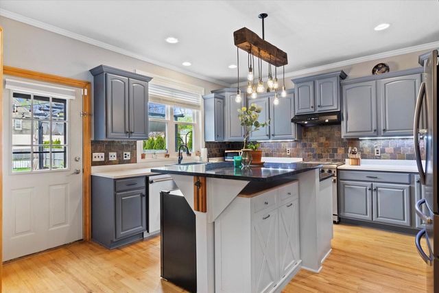 1821 N Vel R Phillips AVENUE, Milwaukee, WI 53212