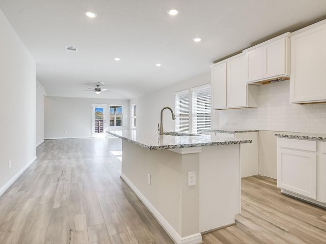807 Universal DR, Hutto, TX 78634