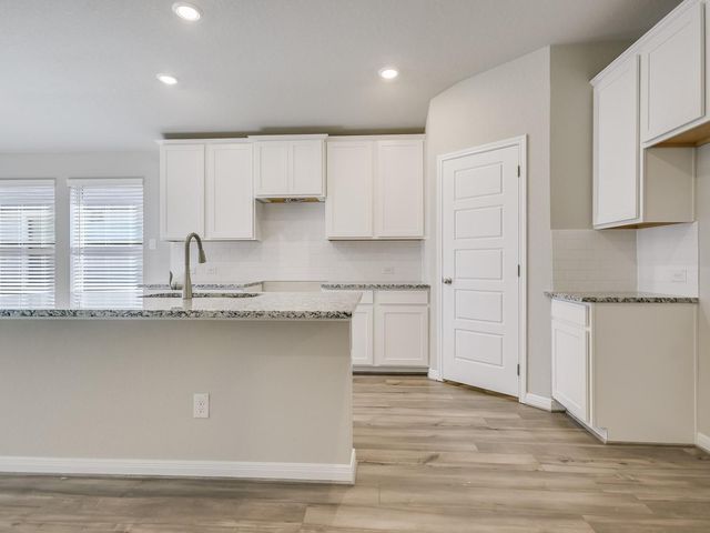 807 Universal DR, Hutto, TX 78634