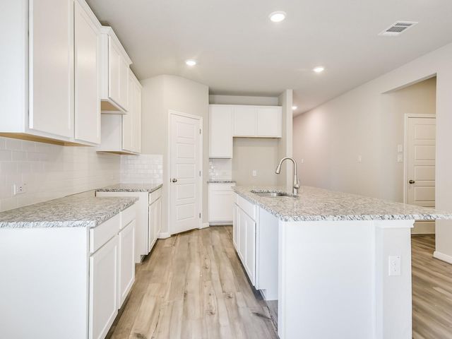 807 Universal DR, Hutto, TX 78634