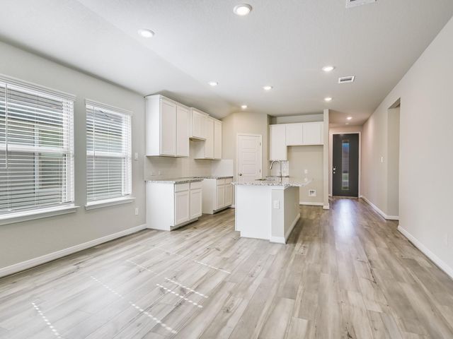 807 Universal DR, Hutto, TX 78634
