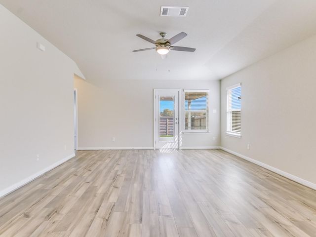 807 Universal DR, Hutto, TX 78634