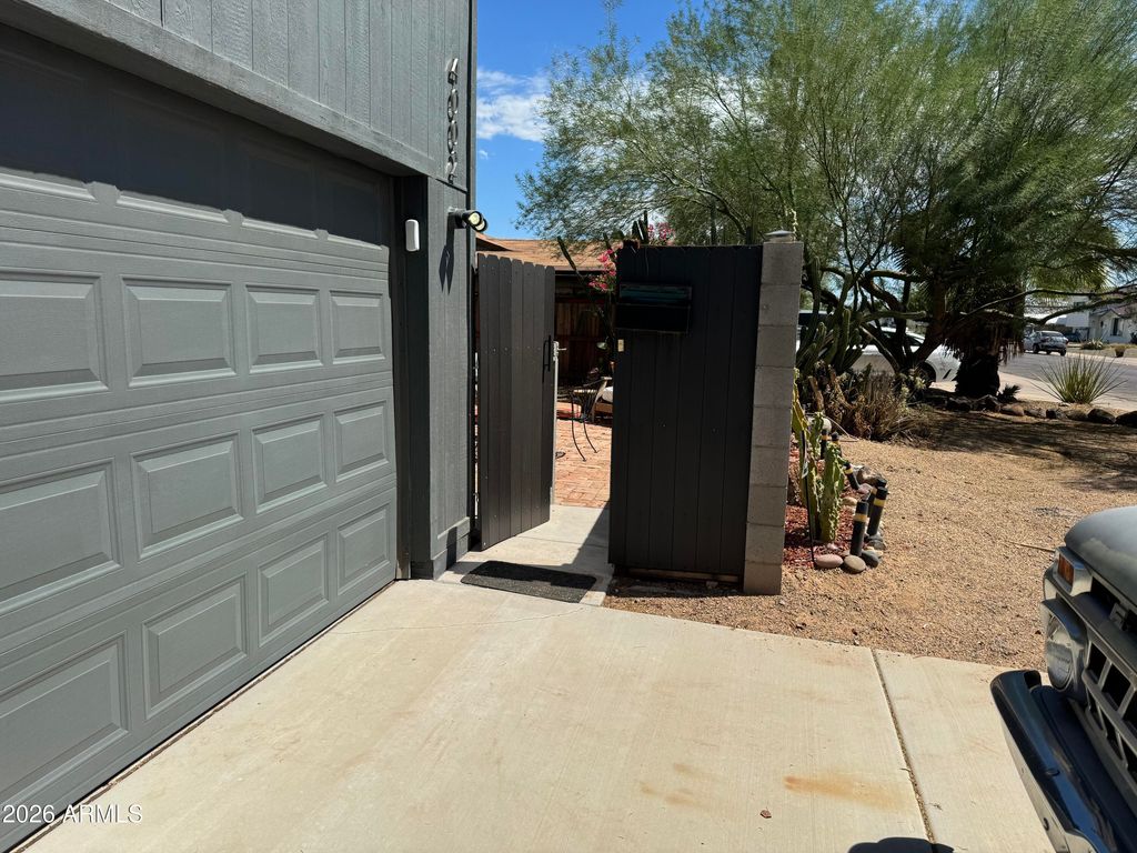 4002 W SAN JUAN Avenue, Phoenix, AZ 85019 — photo 2
