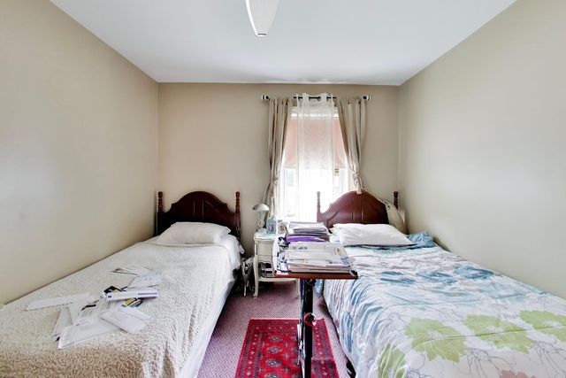 2908 W Birchwood Avenue, Chicago, IL 60645