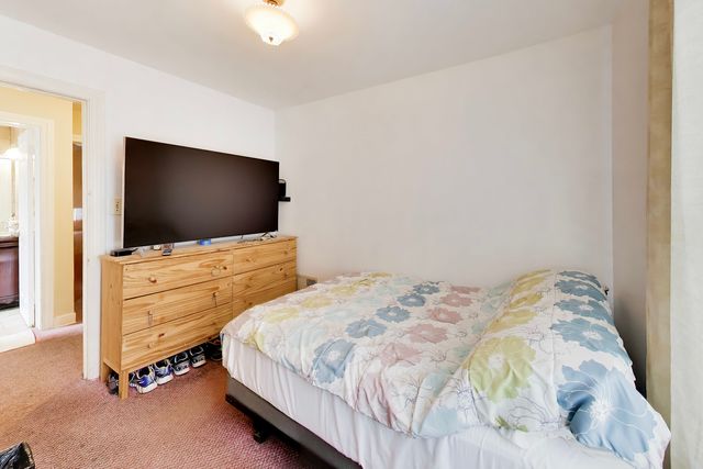 2908 W Birchwood Avenue, Chicago, IL 60645