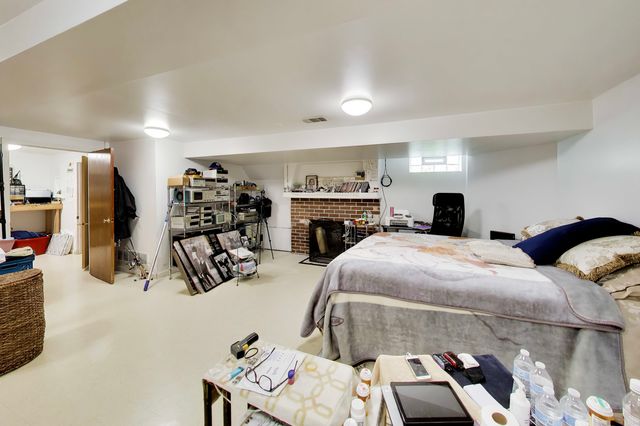 2908 W Birchwood Avenue, Chicago, IL 60645