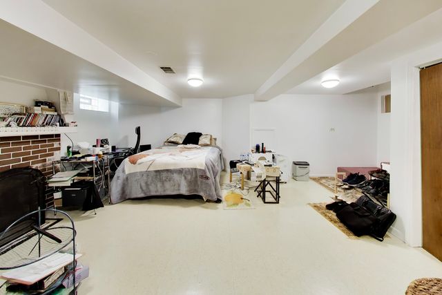2908 W Birchwood Avenue, Chicago, IL 60645