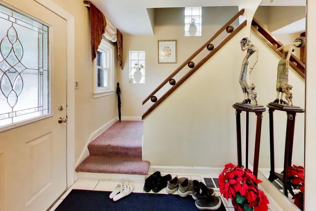 2908 W Birchwood Avenue, Chicago, IL 60645