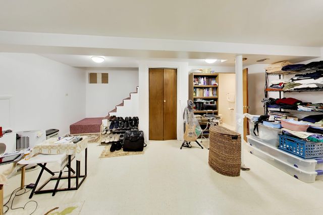 2908 W Birchwood Avenue, Chicago, IL 60645