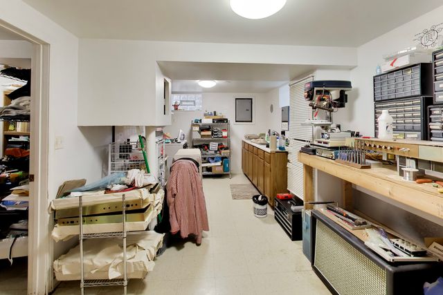2908 W Birchwood Avenue, Chicago, IL 60645