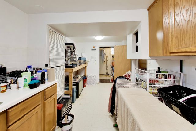 2908 W Birchwood Avenue, Chicago, IL 60645